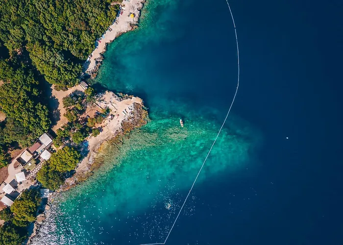 홀리데이파크 Koversada Naturist Park 브르사르