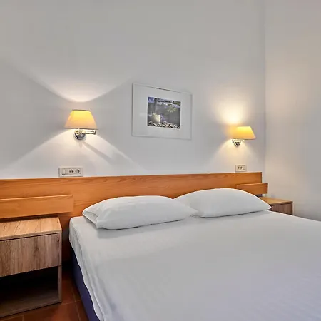 Tatil parkı Koversada Naturist Park 4*